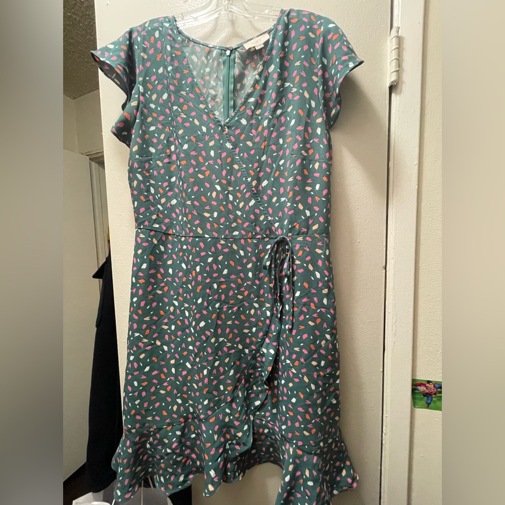 Teal printed LOFT Outlet dress. Mock wrap dress. Woven. Zips in the back.